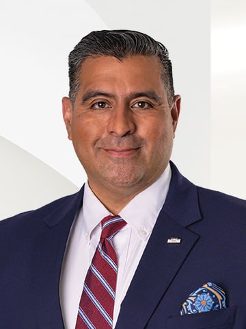 Roberto Beto Montaño — Managing Broker, Engel & Völkers Chicago